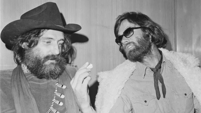 Mengapa Dennis Hopper Melarang Rekan Bintang 'Easy Rider' Peter Fonda Dari Pemakamannya
