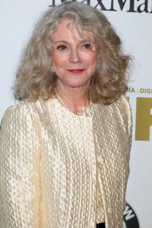   Blythe Danner ที่งาน Women in Film 2016 Crystal and Lucy Awards
