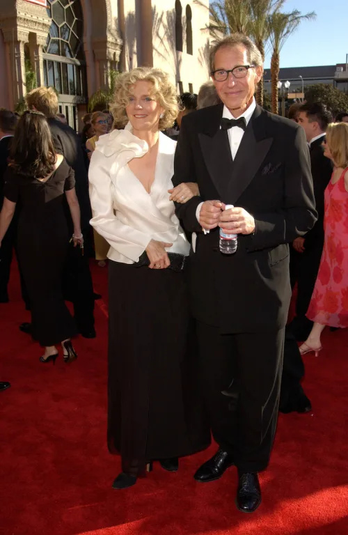   Blythe Danner และ Bruce Paltrow ในงาน Emmy Awards ปี 2545