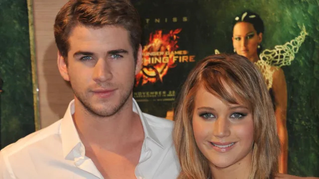 Kodėl Liamas Hemsworthas sakė, kad bučiuotis su kolege Jennifer Lawrence buvo „gana nepatogu“