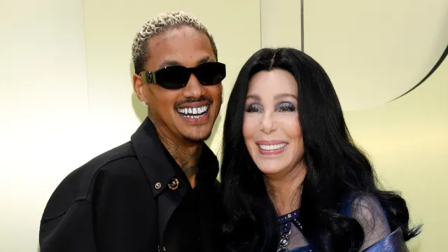 Nguồn tin cho biết ham muốn tình dục 'đòi hỏi' của Cher đang 'hao mòn' bạn trai 37 tuổi