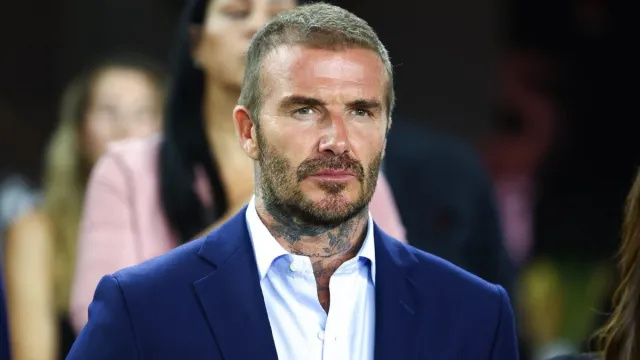 David Beckhami väidetav endine armuke ütleb, et püüdis ta teise naisega voodist kinni