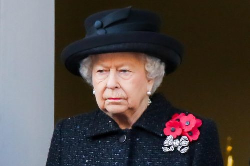   La reina Isabel II asiste al memorial anual del Domingo del Recuerdo en The Cenotaph, en Whitehall, Londres, en noviembre de 2019.