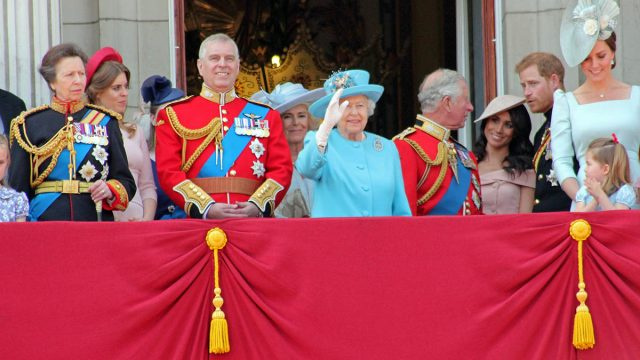 Este 'narcisista mimado' trajo 'escándalo y desgracia' a la familia real, afirman expertos reales