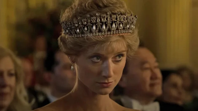   Елизабет Дебики като принцеса Даяна в телевизионното шоу на Netflix"The Crown."