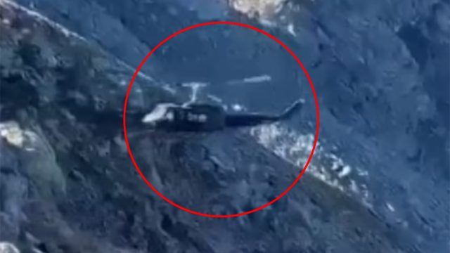 סרטון מראה טייס מסוק בורח ממוות על ידי החזרת השליטה בשנייה האחרונה
