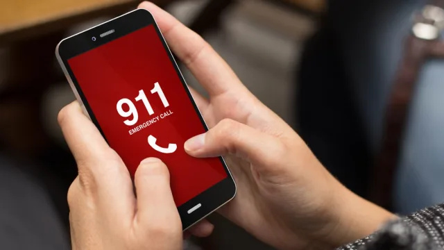 ผู้หญิงในนอร์ทแคโรไลนาเรียก 911 ว่าบาร์บีคิวเป็นสีชมพูเกินไป ดังนั้นจึงไม่ได้ปรุงสุกเต็มที่