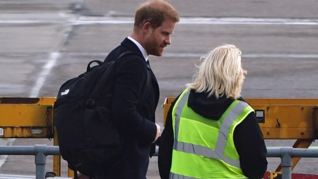 Apa yang Sebenarnya Terjadi Dengan Pangeran Harry di Hari 'Kacau' Ratu Elizabeth Meninggal, Laporan Baru Mengungkap