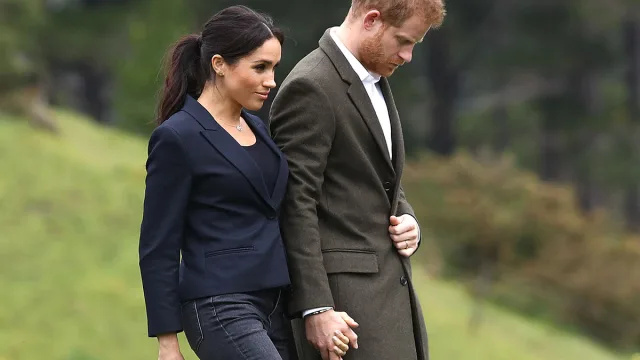 La verdadera razón por la que es 'poco probable' que el príncipe Harry y Meghan Markle se unan a la familia real para la primera Navidad sin la reina