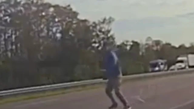 Florida-mistenkte sier 'Jeg beklager' til politiet rett før han flykter over travel motorvei