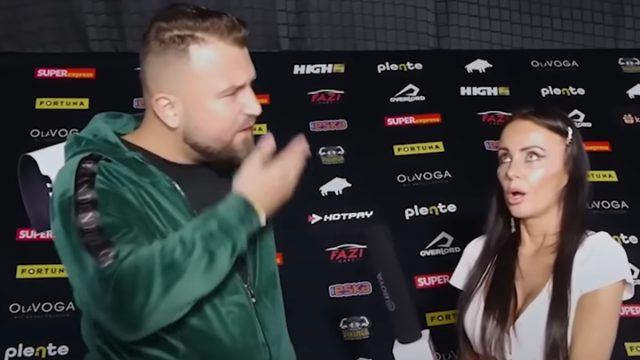 วิดีโอแสดง MMA Fighter Sucker-Punching YouTuber บนรายการทีวีสดต่อหน้านักข่าว