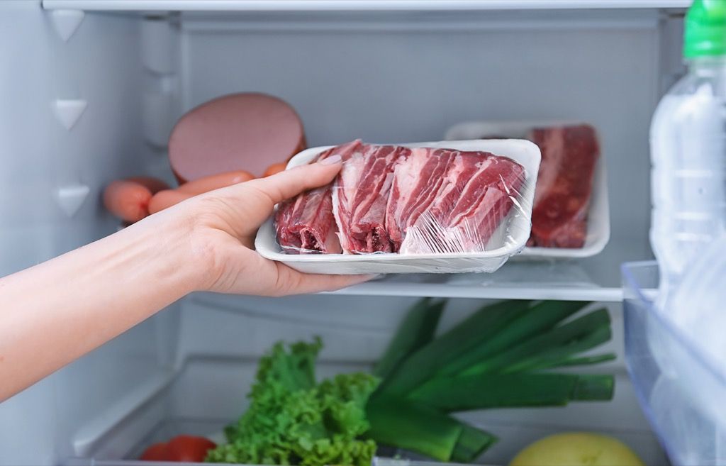 поставяне на месо в хладилника