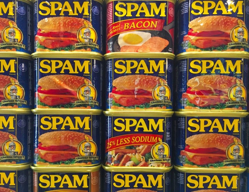 latas de spam en el estante
