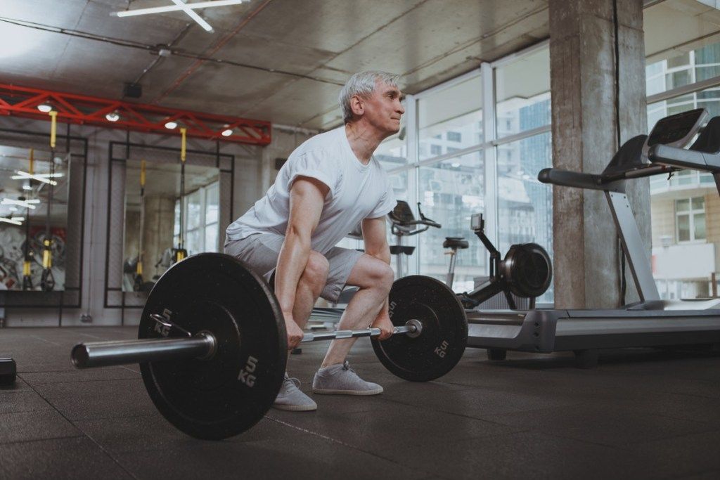 Los peores ejercicios para personas mayores de 40 años, según los médicos