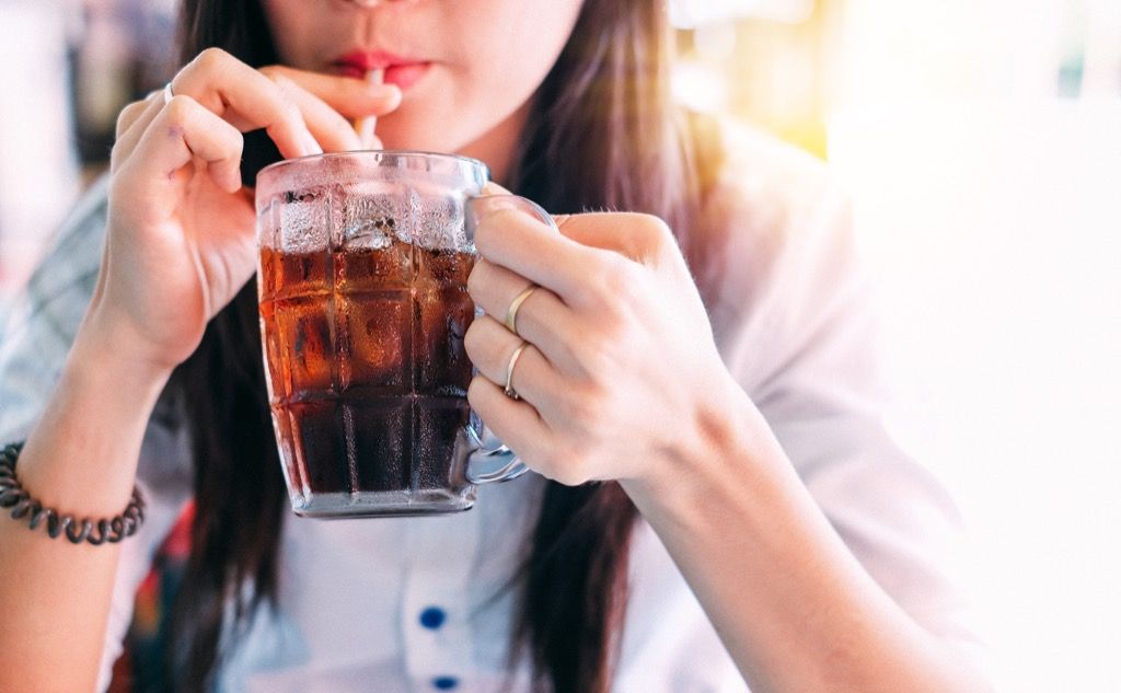 drikke sodavand, ting der forfærder din tandlæge