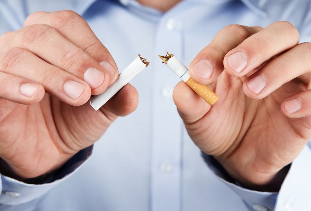 как намаляването на пиенето може да ви помогне да се откажете от пушенето