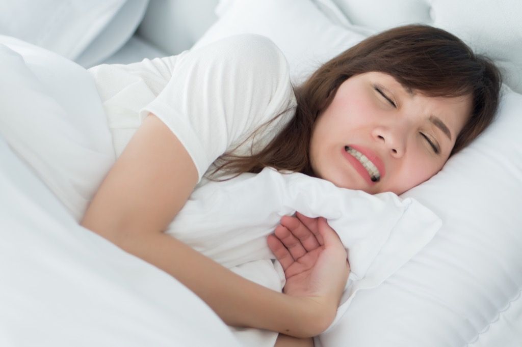 Dantys griežia miego bruksizme