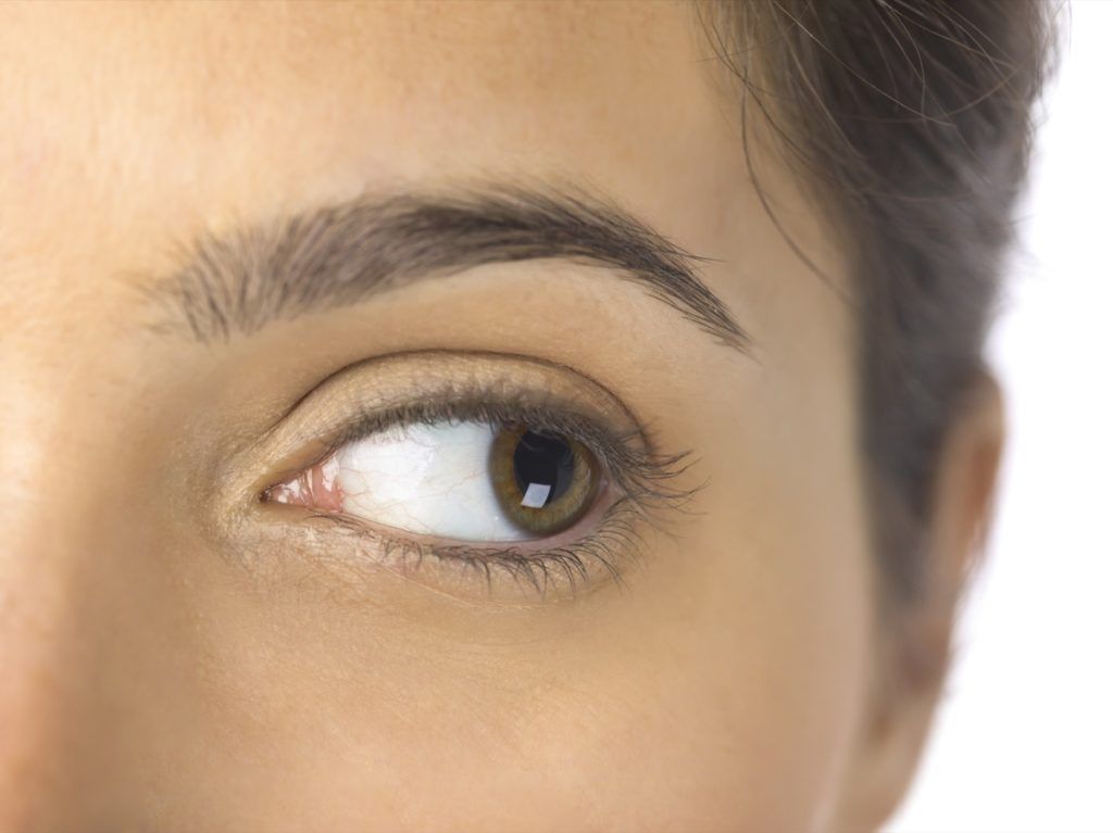 17 สัญญาณเตือนที่ดวงตาของคุณกำลังพยายามบอกคุณเกี่ยวกับสุขภาพของคุณ