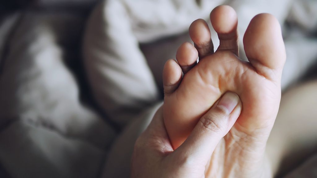Friend Giving Foot Massage, způsoby, jak se cítit úžasně