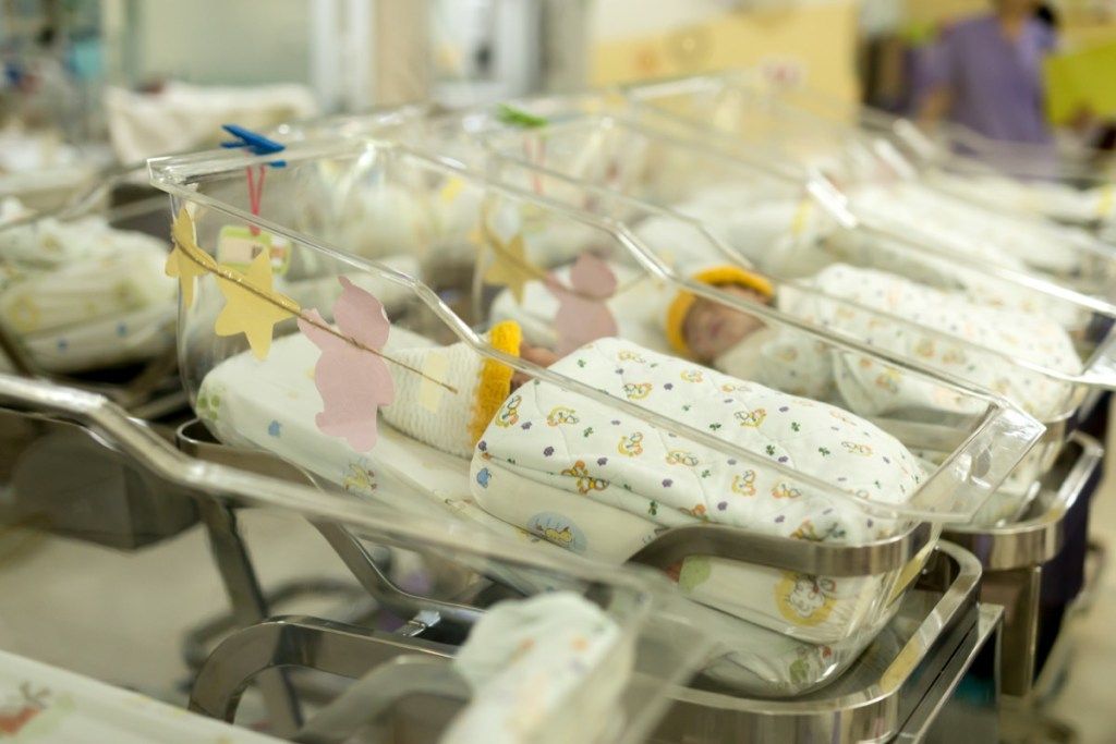 novorođene bebe u bolnici