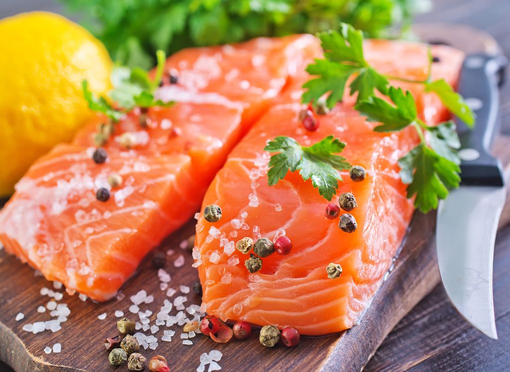 ปลาแซลมอนอาหารที่ดีต่อสุขภาพอาหารบำรุงสมอง
