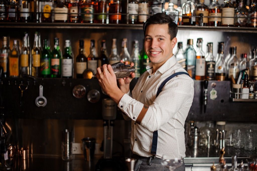 Bartender saker som ditt jobb kan avslöja om personlighet