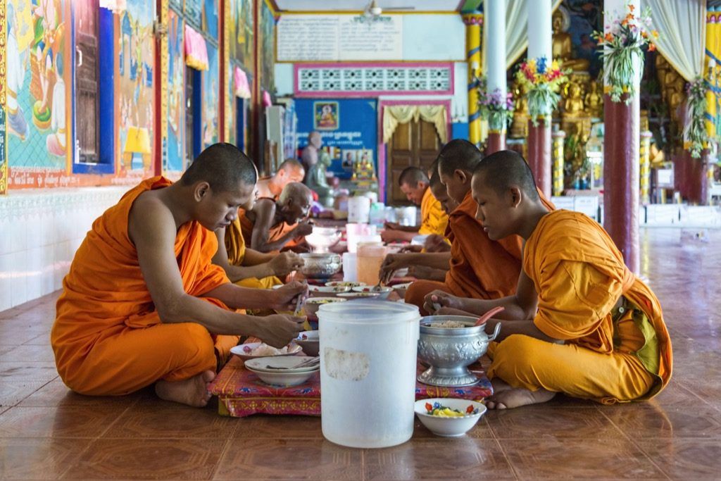 נזירים אוכלים דיאטת זן