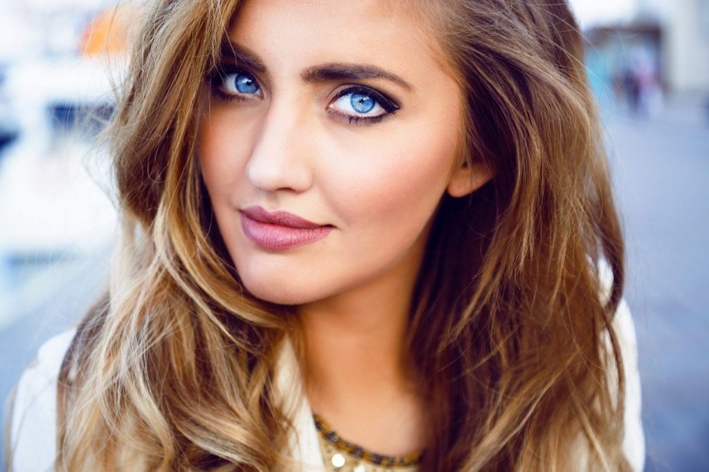vacker kvinna blå ögon, fakta om hudcancer