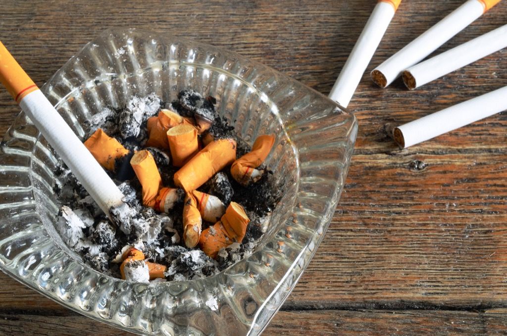 cigaretter i askebæger, fakta om hudkræft