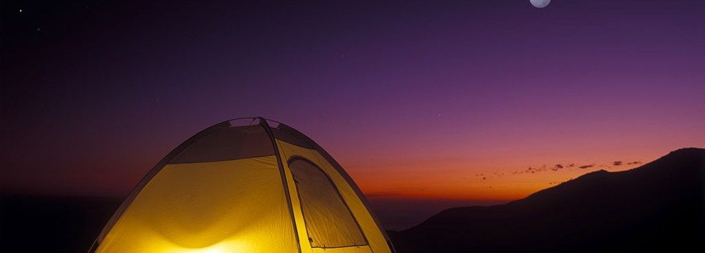 Naktī telts