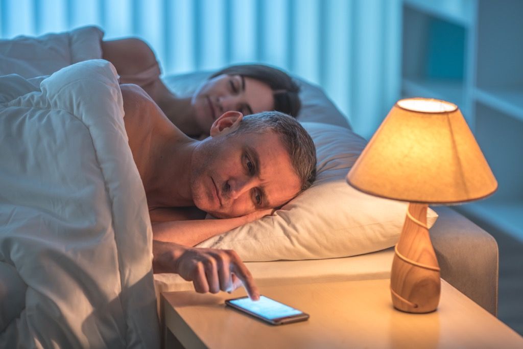 بستر کے ذریعہ فون کم بلڈ پریشر