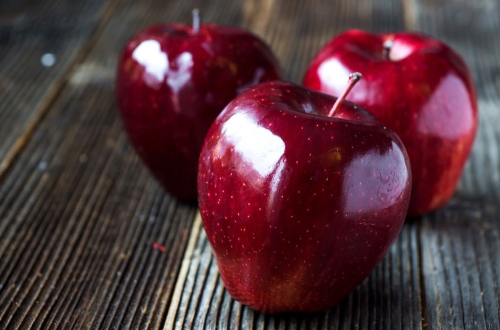 sarkani garšīgi ābolu uztura fakti
