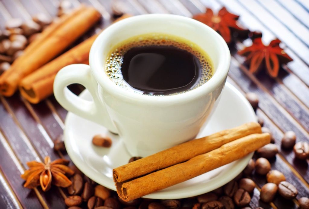 kanēļa ievietošana kafijā ir viens no labākajiem sirds veselīga uztura uzlabojumiem