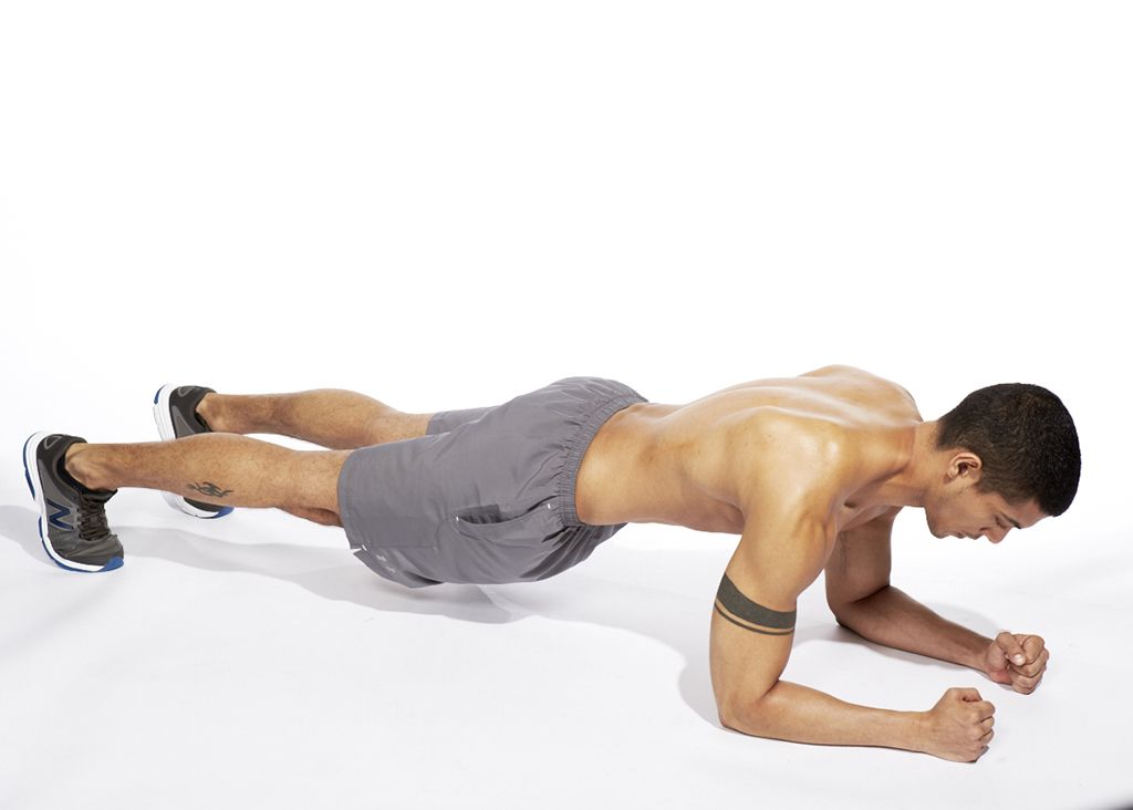 Planking za muškarce, dio sjajne MMA rutine treninga.