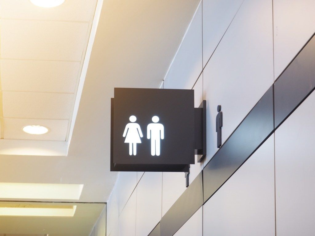 ہسپتال میں باتھ روم کا نشان