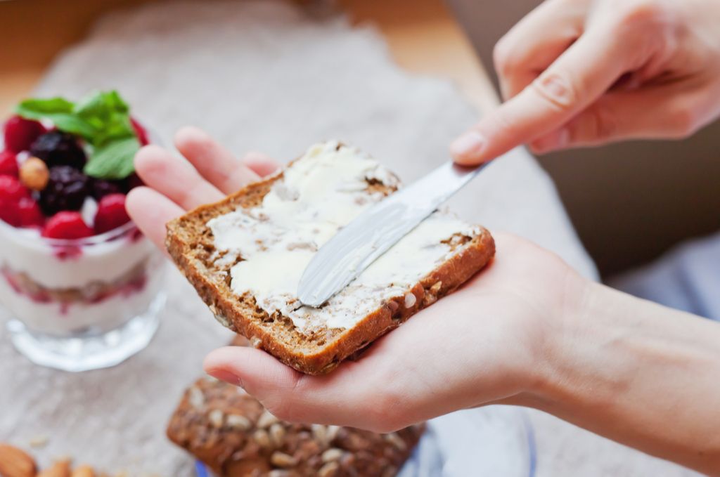 عورت کھانے سے اناج کی روٹی کی پوری عادات کھانے سے فلو کا خطرہ بڑھتا ہے