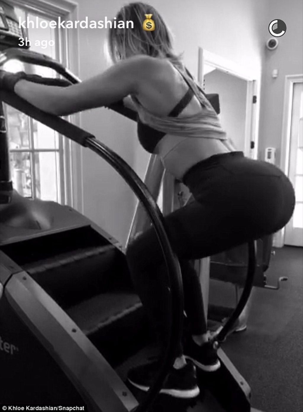 Khloe Kardashian แสดงวิธีออกกำลังกายระหว่างตั้งครรภ์ - ภาพถ่าย