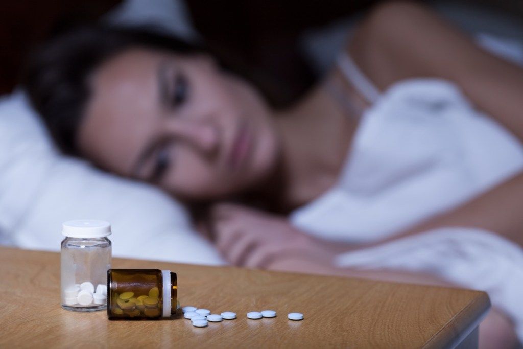 Tablete za spavanje koje miješaju alkohol