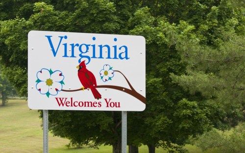 バージニア州のウェルカムサイン、象徴的な州の写真