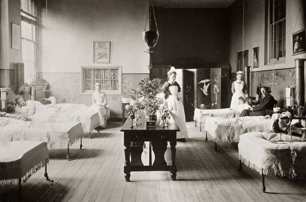 Viktoriánské nemocniční oddělení během ruské chřipky