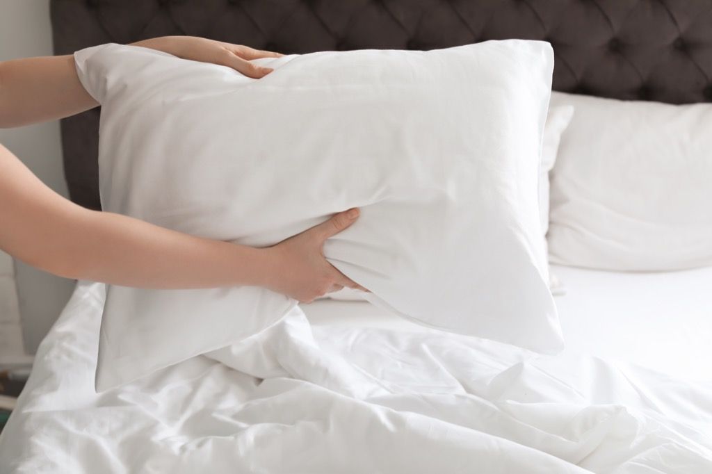 Възглавница върху легло Опасности за дома
