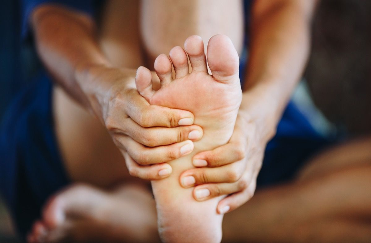 Κάντε μασάζ στο πόδι για να απαλλαγείτε από τον πόνο