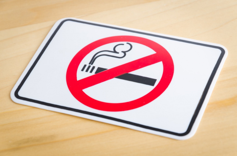   Smēķēšanas aizliegums, smēķēšanas aizlieguma zīme, skandalozs