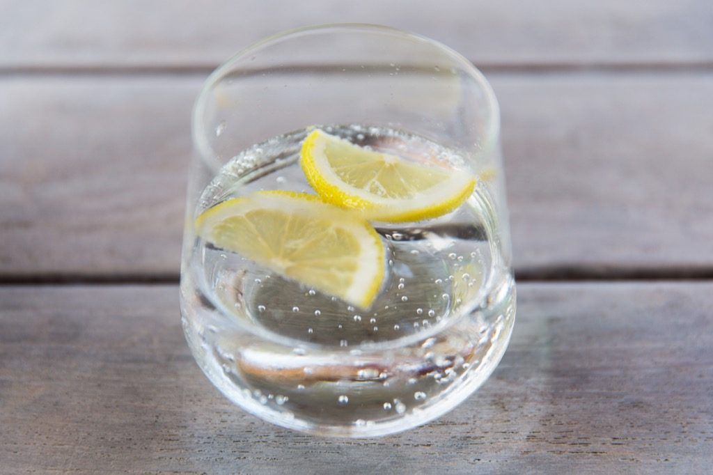 селцер газирана вода лимон
