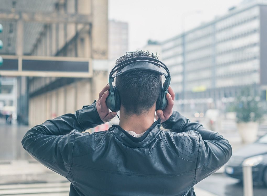 słuchanie muzyki może sprawić, że od razu poczujesz się szczęśliwy