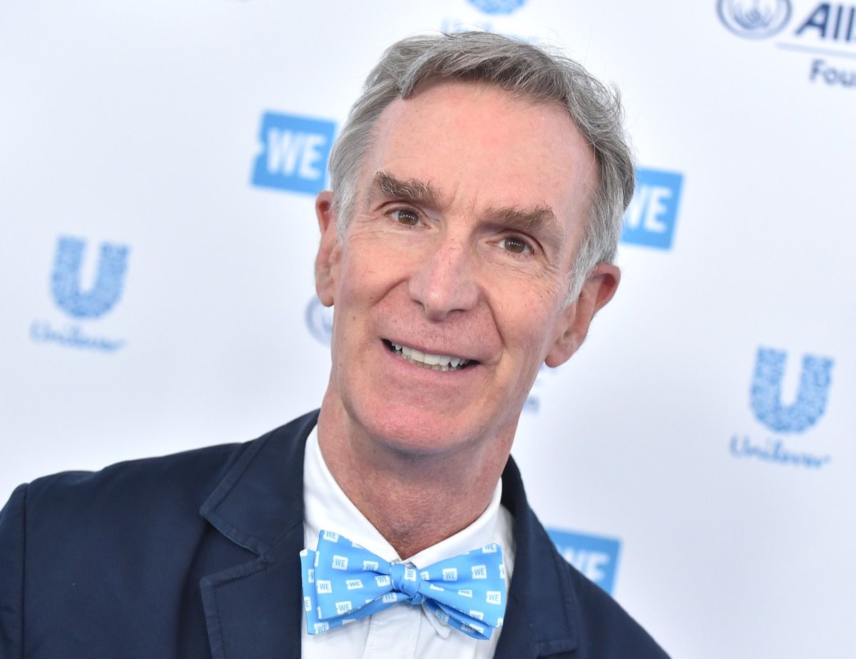 Mire a Bill Nye probar qué máscaras faciales funcionan mejor