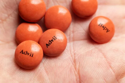  Advil tabletes