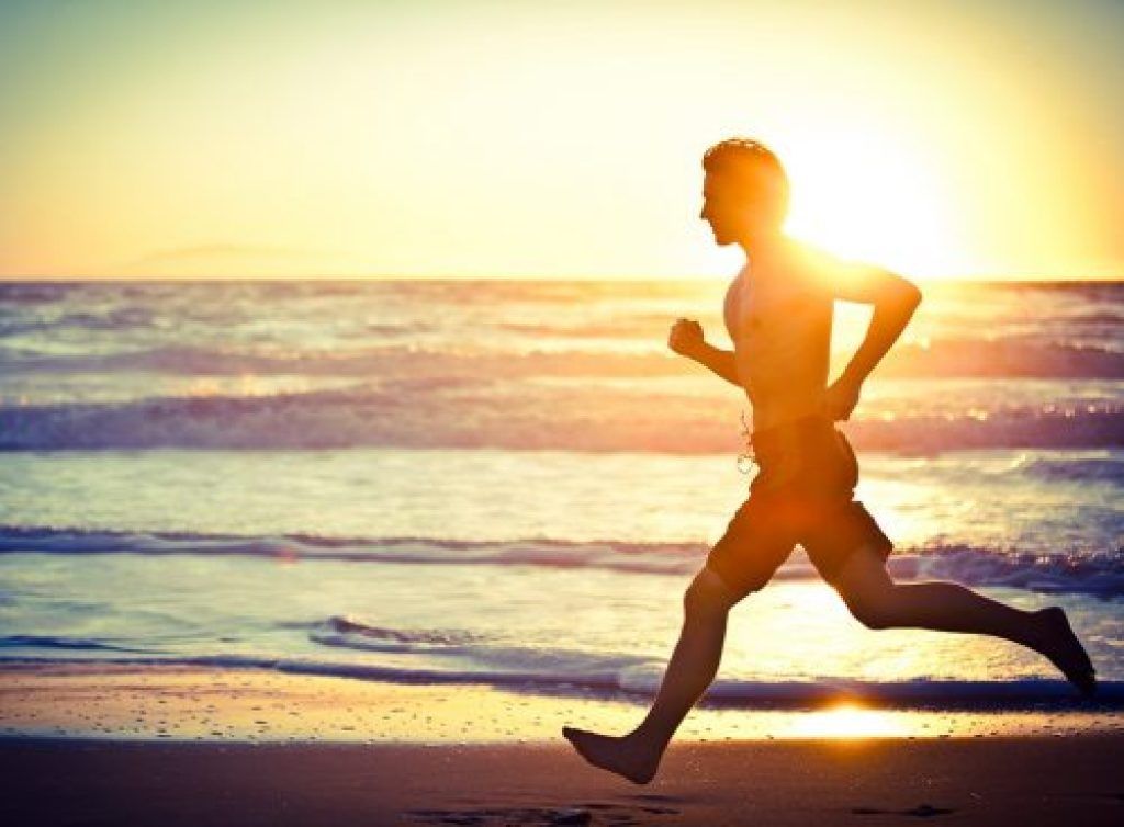 Човекът, бягащ навън, засилва метаболизма