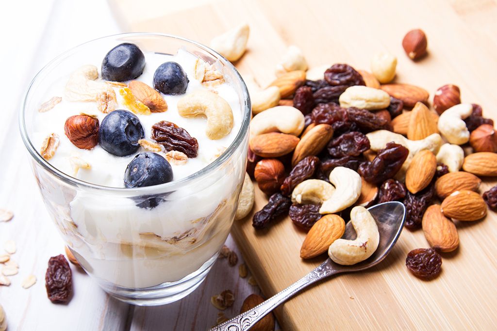 Yogurt greco con frutta secca Anti-Aging Foods
