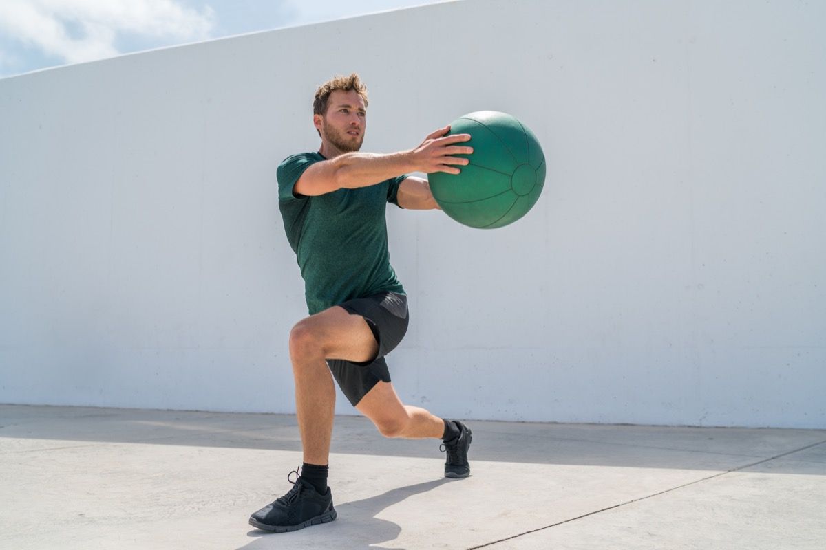 Squat to Reverse Lunge